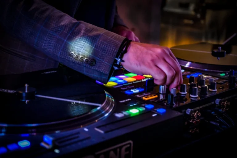 DJ-OWL-DJ-Hochzeit-OWL-DJ-fuer-Hochzeiten-DJ-Service-OWLjpg