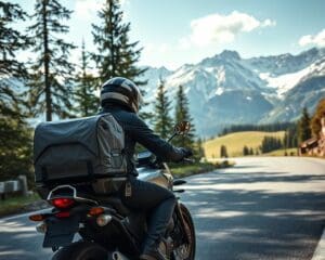 Wie reist man mit Motorrad und Zelt durch die Alpen?